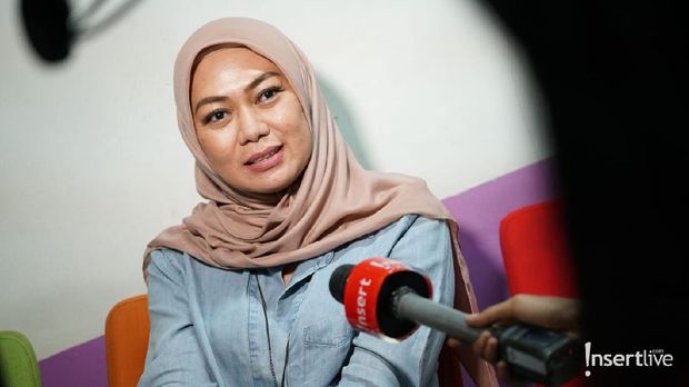 Tia sahabat Kalina Oktarani