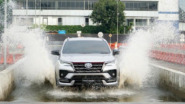 Makin Macho, Ini Penampakan Toyota Fortuner Terbaru