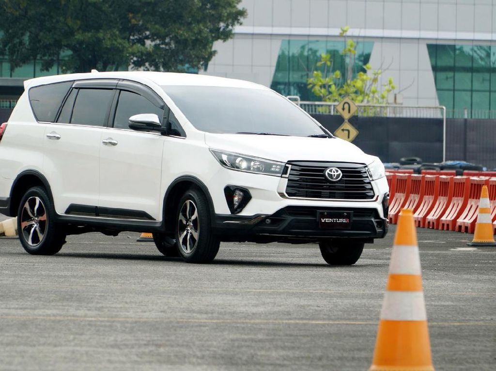 Fortuner-Innova Kecipratan Diskon PPnBM, Kembaran Suzuki Satria Seharga Rp 499 Juta Fortuner-Innova Kecipratan Diskon PPnBM, Kembaran Suzuki Satria Seharga Rp 499 Juta
