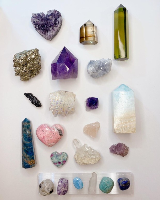 Ucita Pohan/instagram.com/uchiet Influencer sekaligus penyiar ini diketahui mengoleksi beberapa jenis kristal seperti carribbean blue calcite, rose quartz, pyrite dan juga lainnya