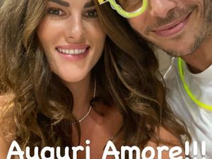 Gaya Konyol Valentino Rossi Sebelum Positif Corona, Temani Pacar Ultah Gaya Konyol Valentino Rossi Sebelum Positif Corona, Temani Pacar Ultah