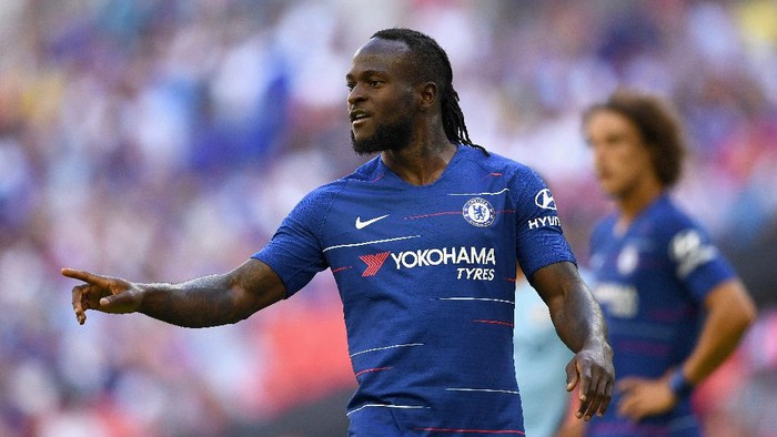 LONDON, ENGLAND - AUGUST 05:  Victor Moses of Chelsea looks on during the FA Community Shield match between Manchester City and Chelsea at Wembley Stadium on August 5, 2018 in London, England.  (Photo by Clive Mason/Getty Images)