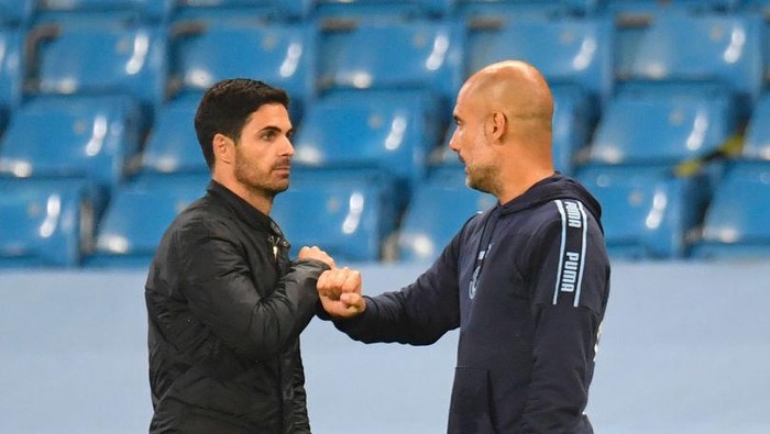 MANCHESTER, ENGLAND - JUNE 17: Mikel Arteta, Manager of Arsenal and Pep Guardiola, Manager of Manchester City interact at full-time after the Premier League match between Manchester City and Arsenal FC at Etihad Stadium on June 17, 2020 in Manchester, United Kingdom. (Photo by Peter Powell/Pool via Getty Images)