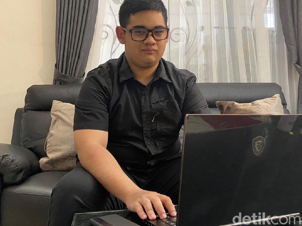 Dimas, Wisudawan Termuda ITS Raih Gelar Sarjana di Usia 19 Tahun