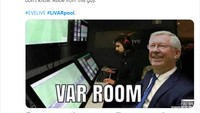 Sir Alex Ferguson pun tak ketinggalan dijadikan meme biang keladi hasil mengecewakan Liverpool. (Foto: Internet/Twitter)