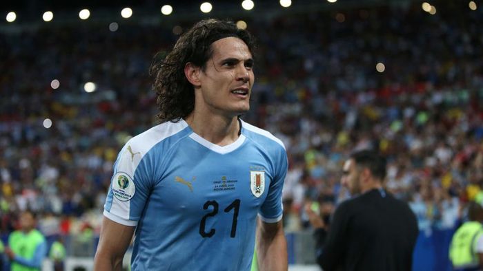 Edinson Cavani RIO DE JANEIRO, BRAZIL - JUNE 24: Edinson Cavani of Uruguay celebrates after scoring the first goal of his team during the Copa America Brazil 2019 group C match between Chile and Uruguay at Maracana Stadium on June 24, 2019 in Rio de Janeiro, Brazil. (Photo by Alexandre Schneider/Getty Images)
