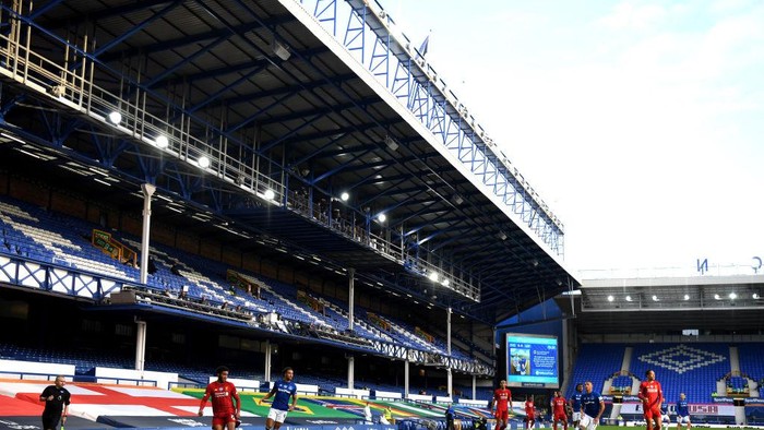 LIVERPOOL, ENGLAND - JUNE 21: General view inside the stadium as empty stands are seen during the Premier League match between Everton FC and Liverpool FC at Goodison Park on June 21, 2020 in Liverpool, England. Football Stadiums around Europe remain empty due to the Coronavirus Pandemic as Government social distancing laws prohibit fans inside venues resulting in all fixtures being played behind closed doors. (Photo by Shaun Botterill/Getty Images,)