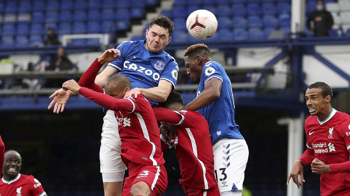 Babak I Everton vs Liverpool seimbang 1-1. Foto: AP/Cath Ivill