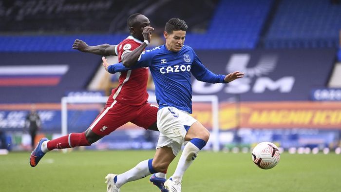 Everton vs Liverpool Evertons James Rodriguez, right, competes for the ball with Liverpools Sadio Mane during the English Premier League soccer match between Everton and Liverpool at Goodison Park stadium, in Liverpool, England, Saturday, Oct. 17, 2020. (Laurence Griffiths/Pool via AP)