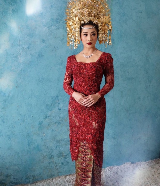 Resmi Menikah, Nikita Willy Tampil Cantik dengan Suntiang