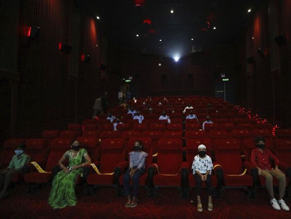 India Kembali Buka Bioskop di Tengah 7,3 Juta Kasus Corona