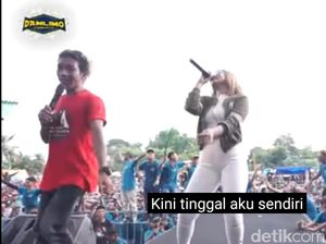 Kala Tarik Sis Semongko Bikin Heboh Banyak Orang Kala Tarik Sis Semongko Bikin Heboh Banyak Orang