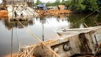 Jembatan Gantung di Pangkalpinang Ambruk
