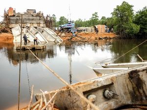 Jembatan Gantung di Pangkalpinang Ambruk