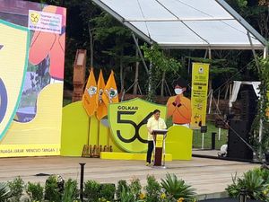 Peringati HUT Ke-56, Partai Golkar Bagikan 4 Juta Masker di 270 Daerah Pilkada