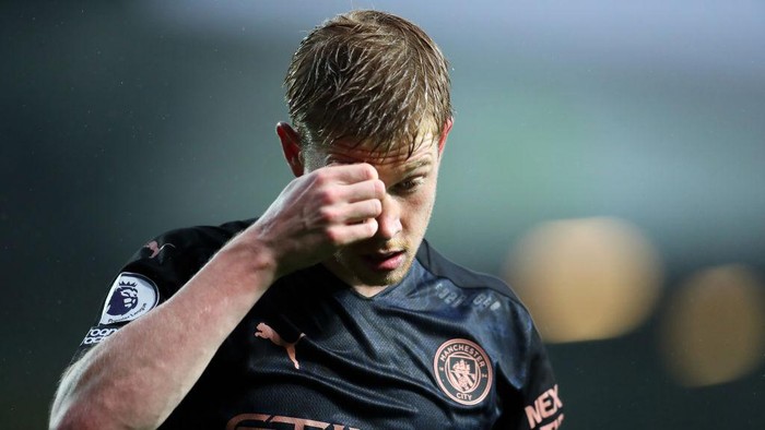 LEEDS, ENGLAND - OCTOBER 03: Kevin De Bruyne of Manchester City during the Premier League match between Leeds United and Manchester City at Elland Road on October 03, 2020 in Leeds, England. Sporting stadiums around the UK remain under strict restrictions due to the Coronavirus Pandemic as Government social distancing laws prohibit fans inside venues resulting in games being played behind closed doors. (Photo by Catherine Ivill/Getty Images)