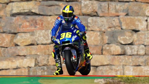 The Spanish Suzuki Ecstar rider, Joan Mir, participates during the first MotoGP free practice session of the Aragon Motorcycle Grand Prix at the Motorland circuit in Alcañiz on October 16, 2020 (Photo by JOSE JORDAN / AFP)