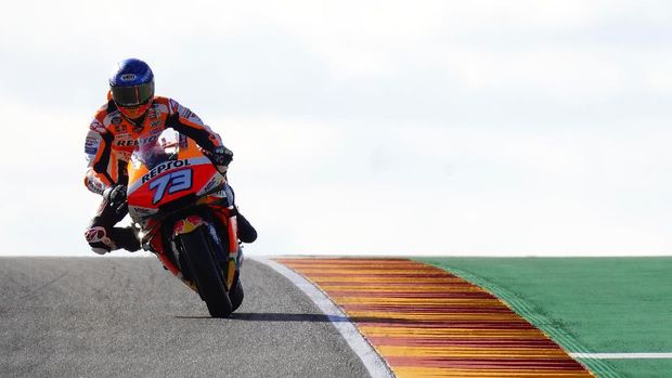 Repsol Honda Team's Spanish rider Alex Marquez rides during the first MotoGP free practice session of the Moto Grand Prix of Aragon at the Motorland circuit in Alcaniz on October 16, 2020. (Photo by JOSE JORDAN / AFP)