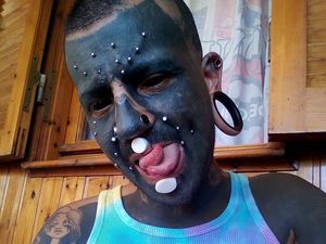 Foto: Pria dengan Penampilan Menyeramkan yang Modifikasi Tubuh Jadi Mutan