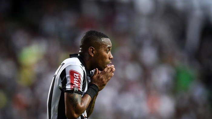 BELO HORIZONTE, BRAZIL - OCTOBER 29: Robinho #7 of Atletico MG a match between Atletico MG and Botafogo as part of Brasileirao Series A 2017 at Independencia stadium on October 29, 2017 in Belo Horizonte, Brazil. (Photo by Pedro Vilela/Getty Images)