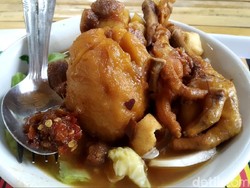 Kisah Asep Samprana Sukses Jualan Rujak Bakso di Masa Pandemi