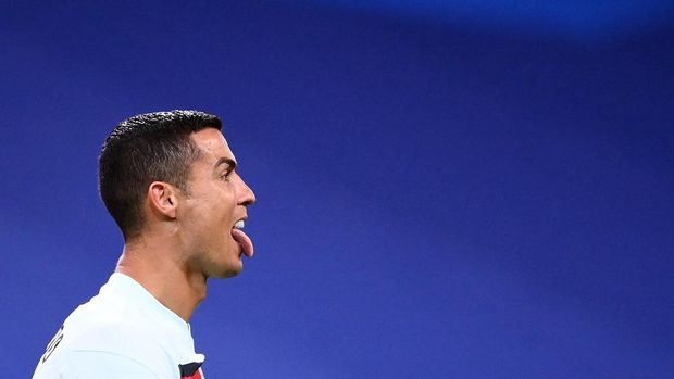 Portugal's forward Ronaldo reacts during the Nations League football match between France and Portugal, on October 11, 2020 at the Stade de France in Saint-Denis, outside Paris. (Photo by FRANCK FIFE / AFP)