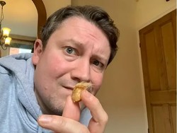 Kocak! Netizen Temukan Sosok Donald Trump di Kulit Babi hingga Daging Tuna