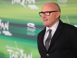 Phil Collins Gantung Stik Drum: Aku Tak Ingin Bermusik Lagi