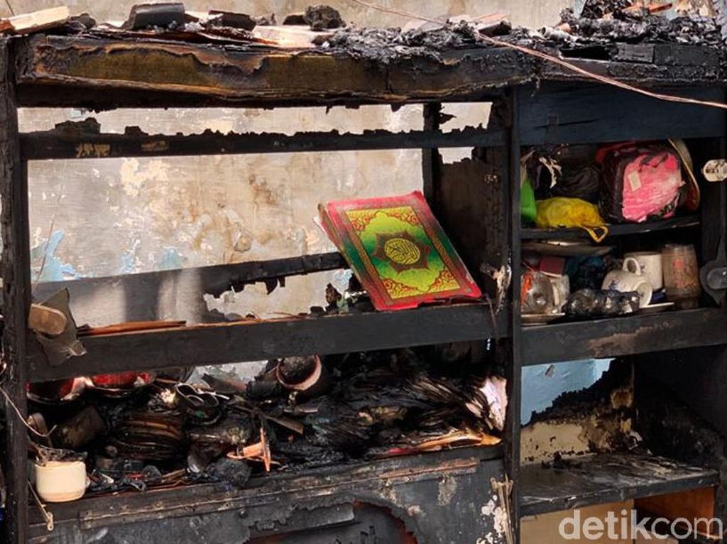 Al-Quran dan Buku Yasin Ini Utuh dalam Rumah yang Ludes Terbakar