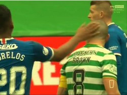 Pesepakbola Ini Keplak Kepala Lawan Saat Derby, Luput dari Kartu