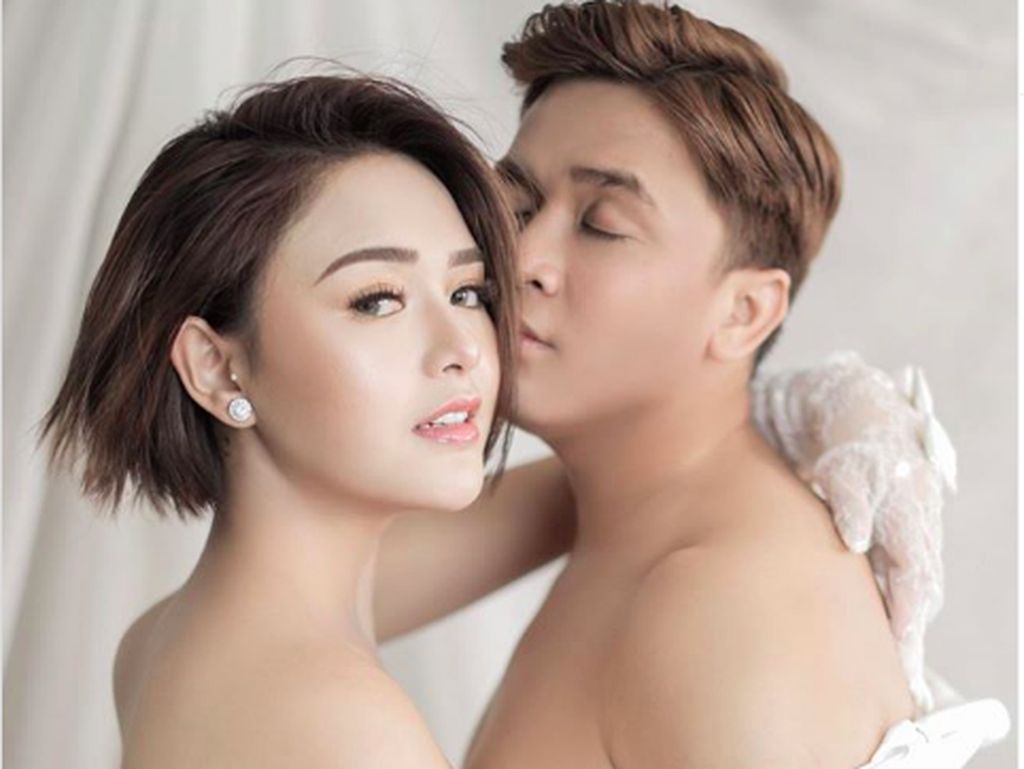 Jangan Iri! Gaya Pacaran Seleb Ini Mesra Banget Jangan Iri! Gaya Pacaran Seleb Ini Mesra Banget