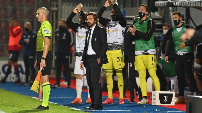 Juventus coach Andrea Pirlo, center, looks on during the Italian Serie A soccer match between Crotone and Juventus at the Ezio Scida stadium in Crotone, Italy, Saturday, Oct. 17, 2020. (Francesco Mazzitello/LaPresse via AP)