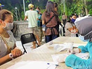 Ada yang Sembunyi di Makam Saat Swab Hunter Surabaya Beraksi