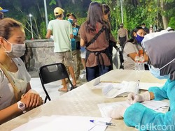 Ada yang Sembunyi di Makam Saat Swab Hunter Surabaya Beraksi