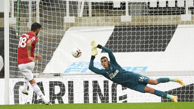 Newcastle United goalkeeper Karl Darlow saves Manchester United's Bruno Fernandes' penalty during the English Premier League soccer match between Newcastle United and Manchester United at St. James' Park in Newcastle, England, Saturday, Oct. 17, 2020. (Stu Forster/Pool via AP)