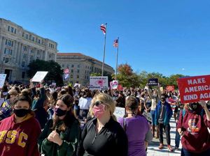 Ribuan Perempuan Anti Trump di AS Turun ke Jalan