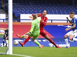 Buntut Terjangan Pickford, Van Dijk Harus Operasi Lutut