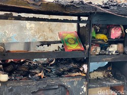 Ketika Warga Surabaya Temukan Al-Quran Utuh di Rumah yang Ludes Terbakar