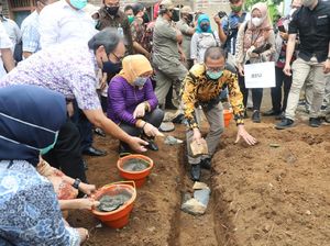 Kemnaker-Kemendes Kolaborasi Bangun 1.000 Sanitasi dan MCK di Desa