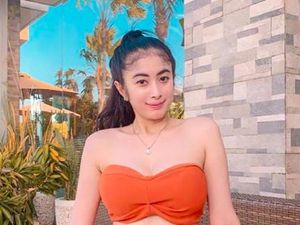 Pose Menggoda Nindya Athalia Putri