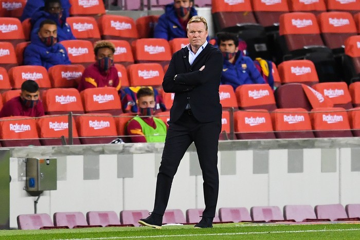 Ronald Koeman BARCELONA, SPAIN - OCTOBER 04: Head coach Ronald Koeman of FC Barcelona looks on during the La Liga Santander match between FC Barcelona and Sevilla FC at Camp Nou on October 04, 2020 in Barcelona, Spain. Football Stadiums around Europe remain empty due to the Coronavirus Pandemic as Government social distancing laws prohibit fans inside venues resulting in fixtures being played behind closed doors. (Photo by David Ramos/Getty Images)