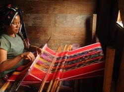 5 Kain Tradisional Tak Ternilai di Indonesia, Ada dari Daerahmu?