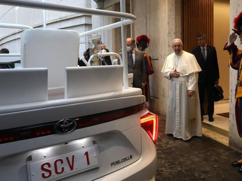 Melihat Lebih Dekat Toyota Mirai Mobil Baru Paus Fransiskus