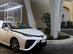 Toyota Mirai Jadi Mobil Baru Paus Fransiskus