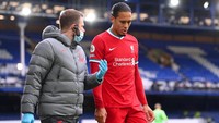 Dimulai tahun 2019, Van Dijk (Liverpool) sabet man of the match di final. Setelahnya Van Dijk sempat alami cedera lutut dan membuat absen berbulan-bulan (Getty Images/Laurence Griffiths)