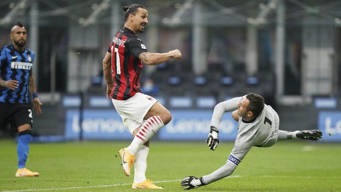 zlatan ibrahimovic ac milan inter milan vs ac milan derby milan derby della madonnia liga italia serie a AC Milan’s Zlatan Ibrahimovic celebrates after scoring scores his side’s first goal during the Serie A soccer match between Inter Milan and AC Milan at the San Siro Stadium, in Milan, Italy, Saturday, Oct. 17, 2020. (Spada/LaPresse via AP)
