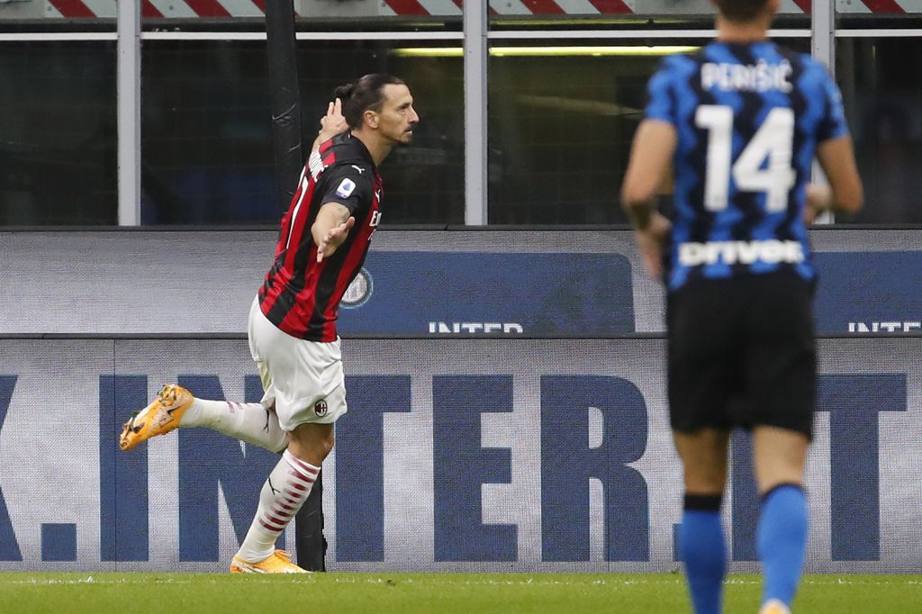 Zlatan Ibrahimovic of AC Milan celebrates after scoring his team's second goal during the Serie A soccer match between Inter Milan and AC Milan at San Siro Stadium, in Milan, Italy, Saturday October 17, 2020 (AP Photo / Antonio Calanni).