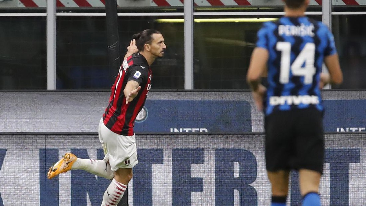 Zlatan Ibrahimovic menangkan AC Milan atas Inter Milan. (Foto: AP/Antonio Calanni)