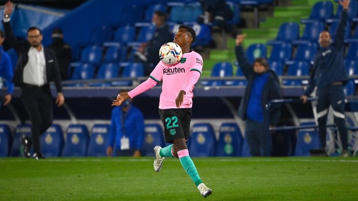 Barcelonas Spanish midfielder Ansu Fati controls the ball during the Spanish League football match between Getafe and Barcelona at the Coliseum Alfonso Perez stadium in Getafe, south of Madrid, on October 17, 2020. (Photo by GABRIEL BOUYS / AFP)