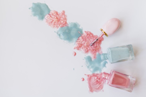 Botol kemasan cat kuku tidak bisa didaur ulang jika isi cat kuku di dalamnya tidak dibersihkan terlebih dahulu.